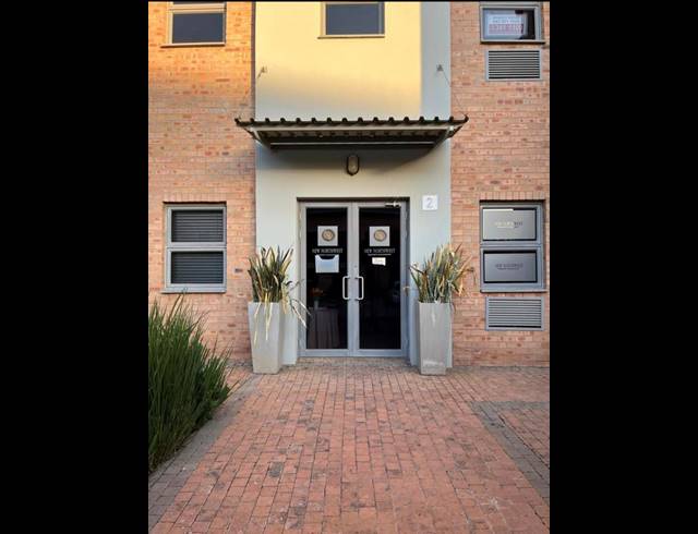 OFFICE FOR SALE IN SILVER LAKES